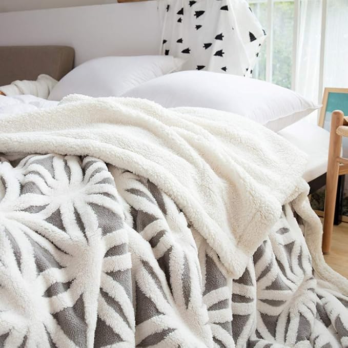 LOMAO Sherpa Fleece Blanket for Mom Cozy Soft Throw Blanket for Women Men - Image 4