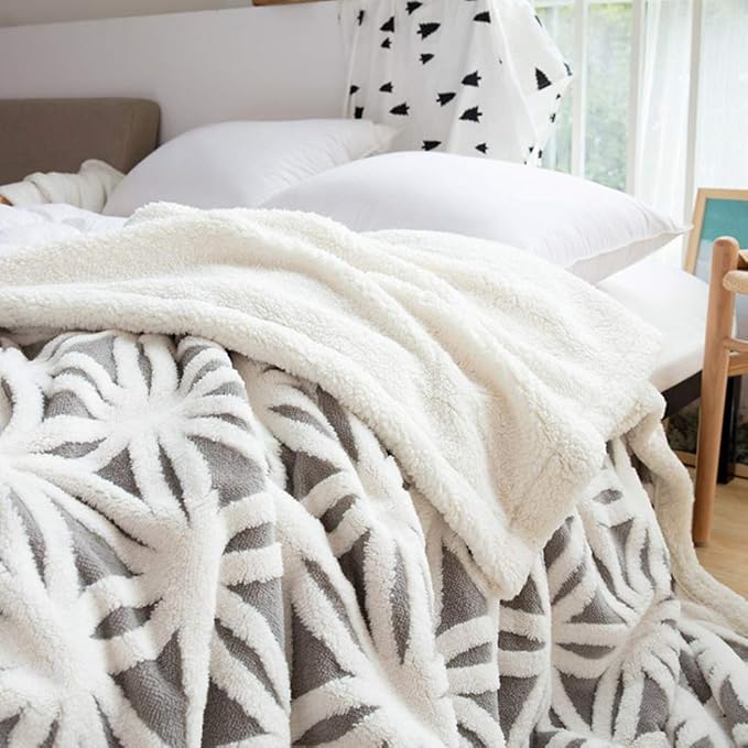 LOMAO Sherpa Fleece Blanket for Mom Cozy Soft Throw Blanket for Women Men - Image 3