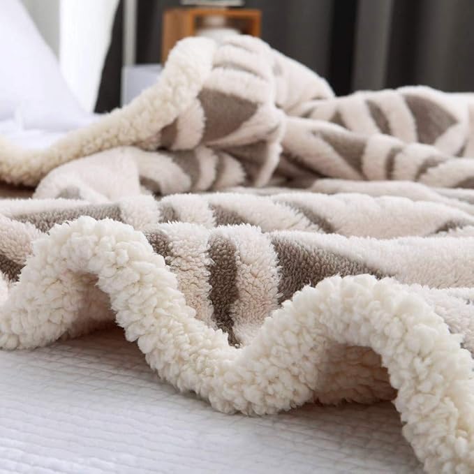 LOMAO Sherpa Fleece Blanket for Mom Cozy Soft Throw Blanket for Women Men - Image 5