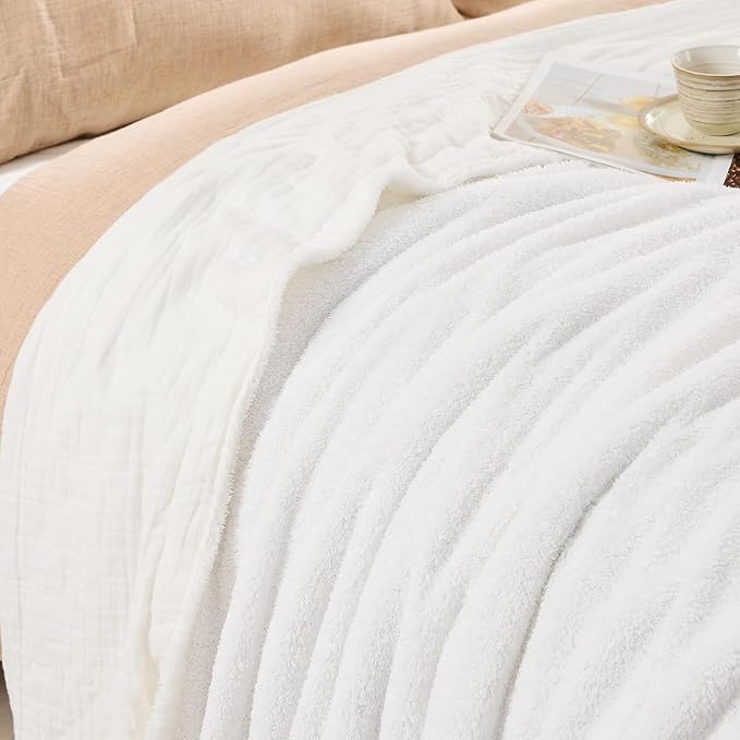 EMME Muslin and Fleece Twin Blanket Reversible - Image 4