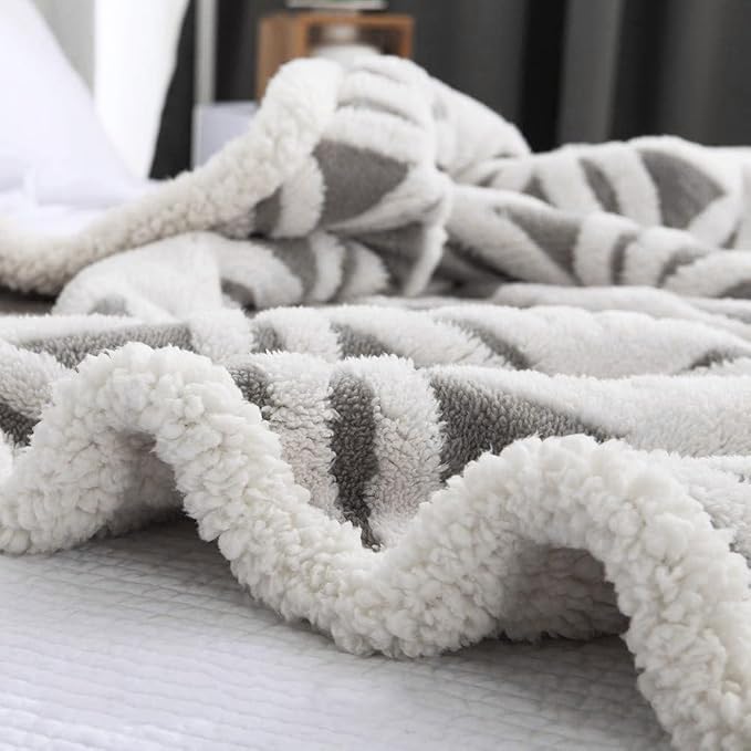 LOMAO Sherpa Fleece Blanket for Mom Cozy Soft Throw Blanket for Women Men - Image 4