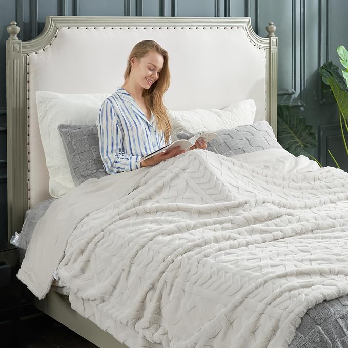 Cozy Bliss Faux Fur Throw Blanket - Image 3