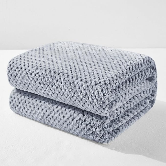 Exclusivo Mezcla Fleece Bed Blanket Queen Size, Super Soft and Warm Blankets by ExclusivoMezcla