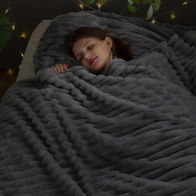 NEWCOSPLAY Super Soft King Blanket Light Grey Premium Silky Flannel Fleece 3D - Image 2