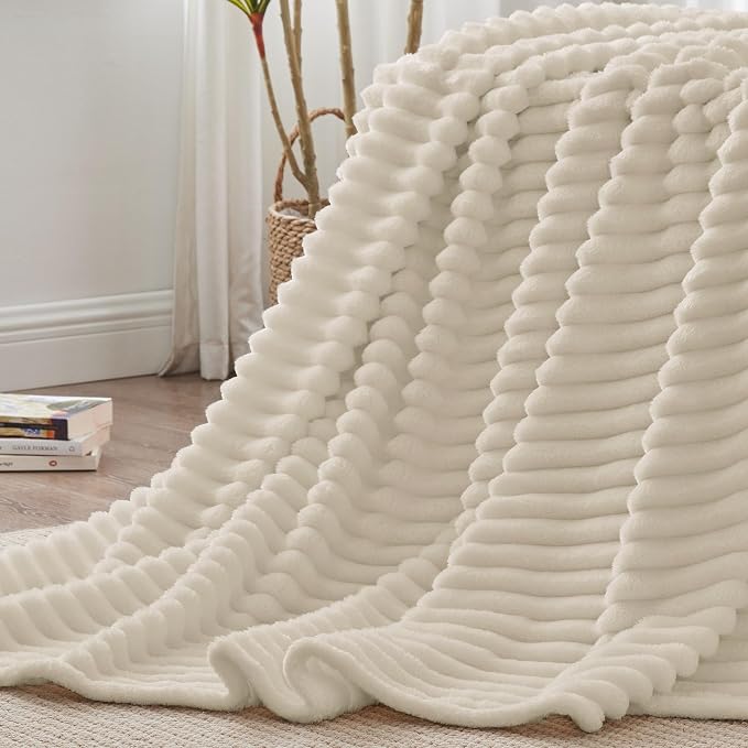 BEDELITE Blankets Queen Size for Bed, 300GSM Soft & Warm Fleece Blanket - Image 6