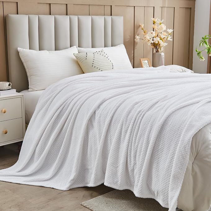 NEWCOSPLAY Super Soft Queen Blanket White Premium Silky Flannel Fleece Leaves - Image 4