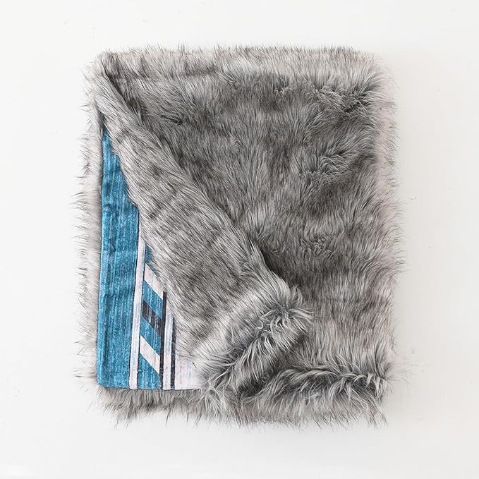 Luxury Plush Faux Fur Throw Blanket - Image 4
