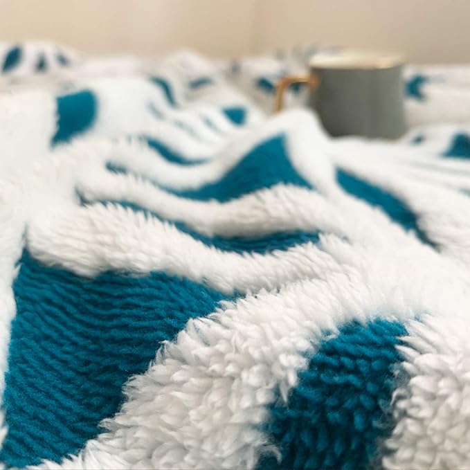 LOMAO Sherpa Fleece Blanket Fuzzy Soft Throw Blanket Dual Sided Blanket - Image 4