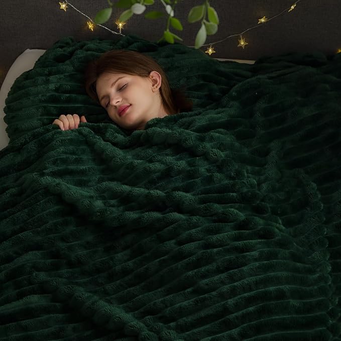 NEWCOSPLAY Super Soft King Blanket Dark Green Premium Silky Flannel Fleece 3D - Image 2
