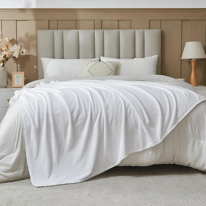 NEWCOSPLAY Super Soft Twin Blanket White Premium Silky Flannel Fleece Leaves - Image 7