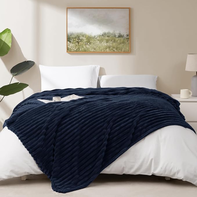 HIMEET Navy Blue Ribbed Queen Size Blanket - Image 6