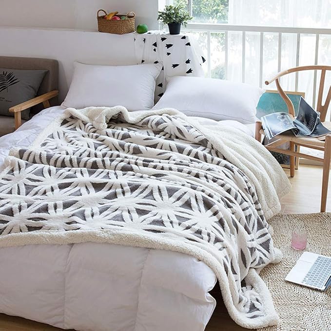 LOMAO Sherpa Fleece Blanket for Mom Cozy Soft Throw Blanket for Women Men - Image 2