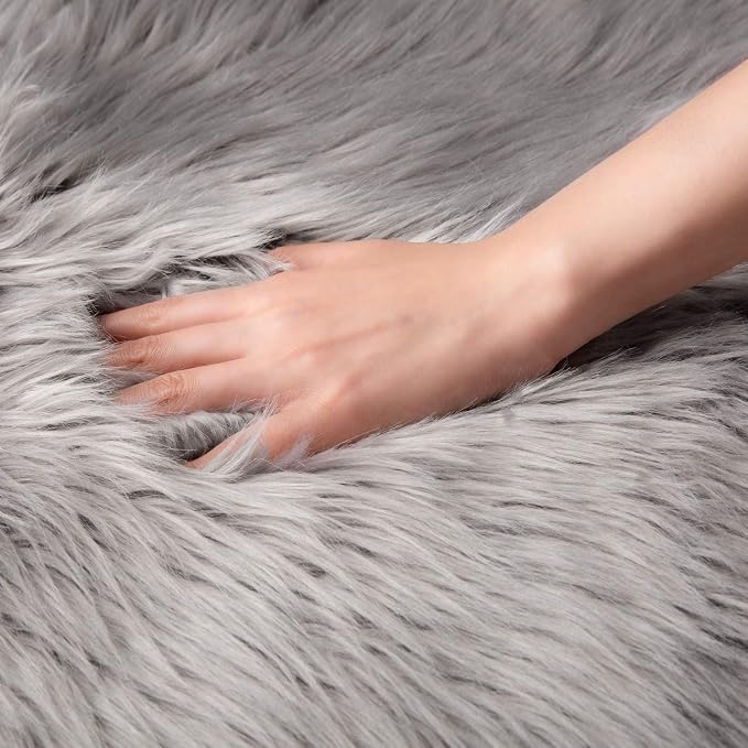 Ashler Faux Fur Rug, Fluffy Shaggy Area Rug Ultra Soft 3 x 3 Feet Round Fur Rug - Image 4