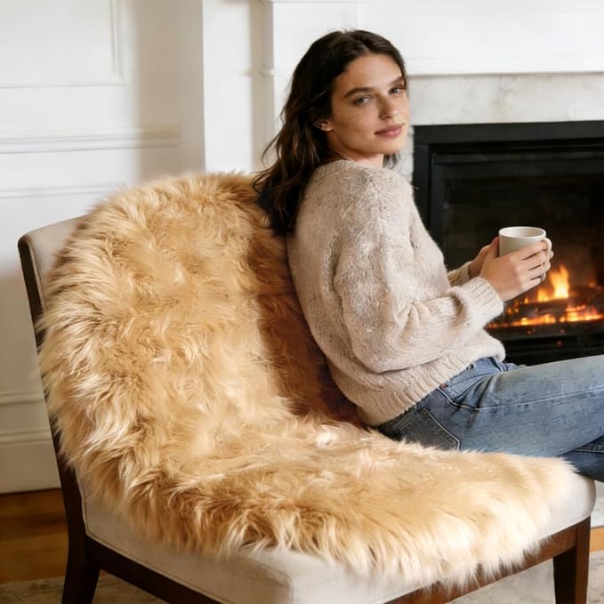Ultra Soft Faux Fur Rug, Fluffy Shaggy 3ft Round Area Rug - Image 3