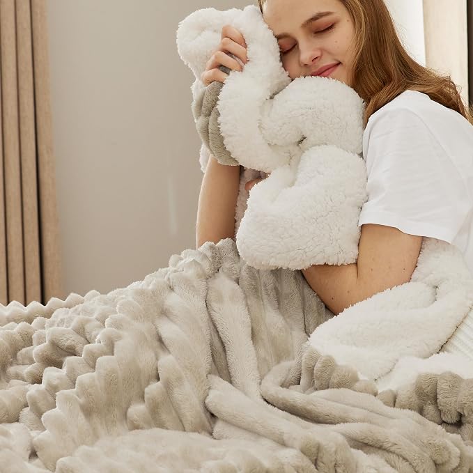 Bedsure Sherpa Blanket Twin Size - Image 2