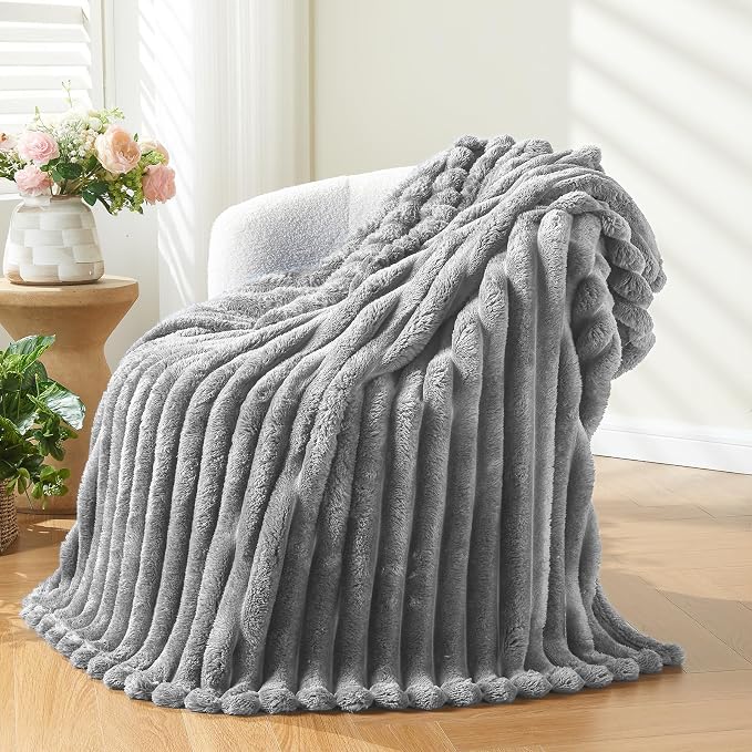 NEWCOSPLAY Super Soft Throw Blanket Light Grey Premium Silky Flannel Fleece 3D - Image 3