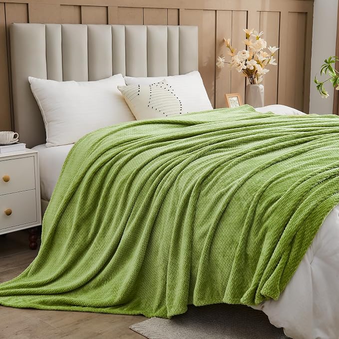 NEWCOSPLAY Super Soft Throw Blanket Green Premium Silky Flannel Fleece Leaves - Image 9