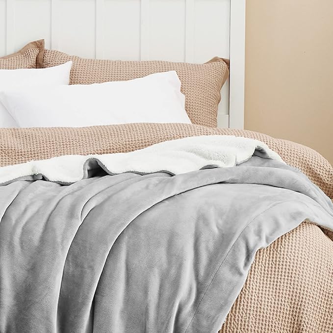 Bedsure GentleSoft Sherpa Fleece Twin Size Blanket - Image 4