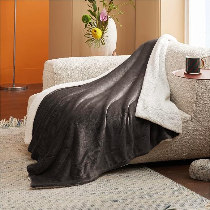 Bedsure GentleSoft Sherpa Fleece Twin Size Blanket - Image 3
