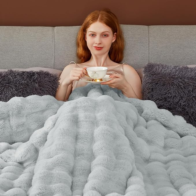 Touchat Luxury 1000GSM Faux Rabbit Fur Throw Blanket, Super Heavy Warm Cozy - Image 8