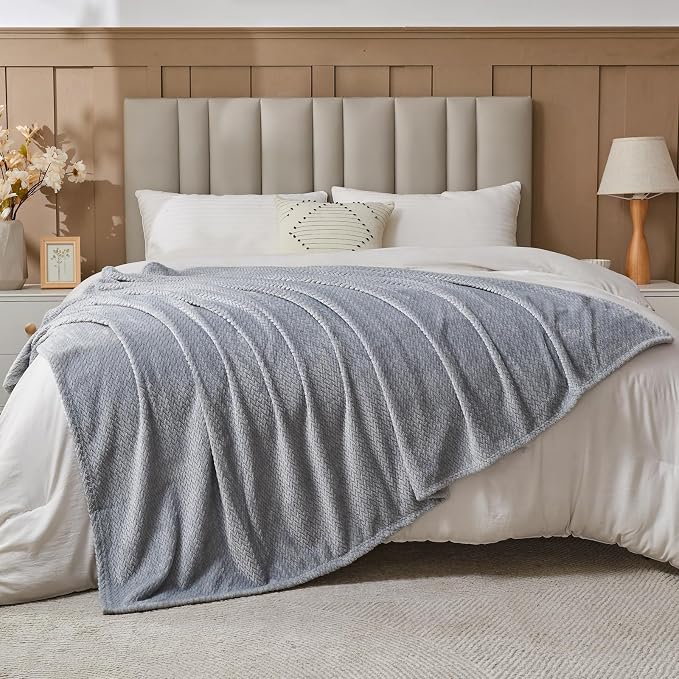 NEWCOSPLAY Super Soft Queen Blanket Grey Premium Silky Flannel Fleece Leaves - Image 7