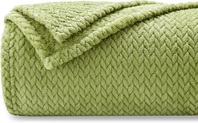 NEWCOSPLAY Super Soft Queen Blanket Green Premium Silky Flannel Fleece Leaves by NEWCOSPLAY