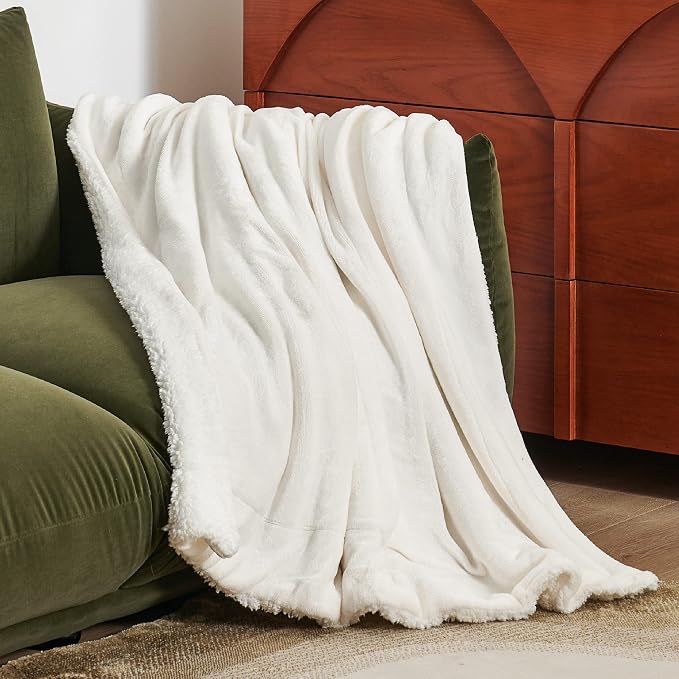 Bedsure GentleSoft Sherpa Fleece Twin Size Blanket - Image 3