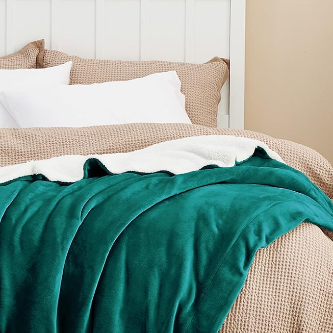 Bedsure GentleSoft Sherpa Fleece Throw Blanket - Image 4
