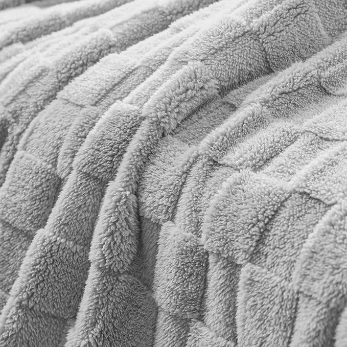 Exclusivo Mezcla King Size Flannel Fleece Blanket, Super Soft and Warm - Image 4