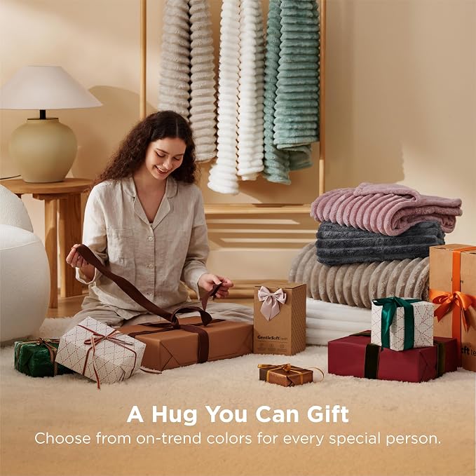 Bedsure GentleSoft Grey Fleece King Blanket - Image 4