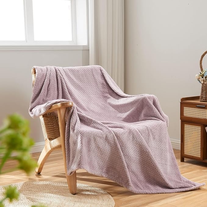 NEWCOSPLAY Super Soft Throw Blanket Premium Silky Flannel Fleece Leaves Pattern - Image 3