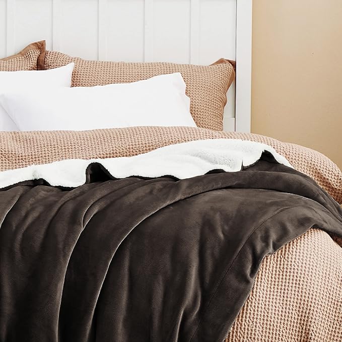 Bedsure GentleSoft Sherpa Fleece Blankets King Size - Image 4