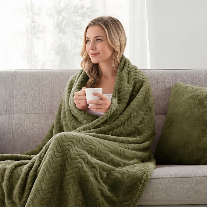 Exclusivo Mezcla King Blanket for Bed, Cozy Lightweight Fleece Blankets for All - Image 3