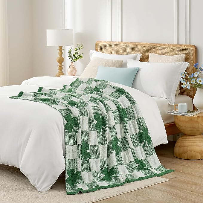 Snuggle Sac St.Patrick's Day Blanket, Lucky Spring Green Clover Shamrock Irish - Image 5