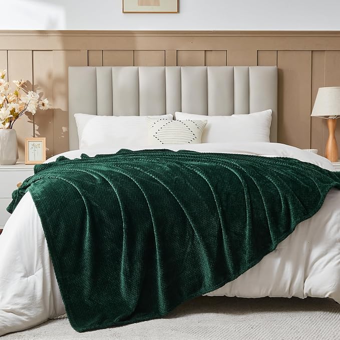 NEWCOSPLAY Super Soft Twin Blanket Forest Green Premium Silky Flannel Fleece - Image 4