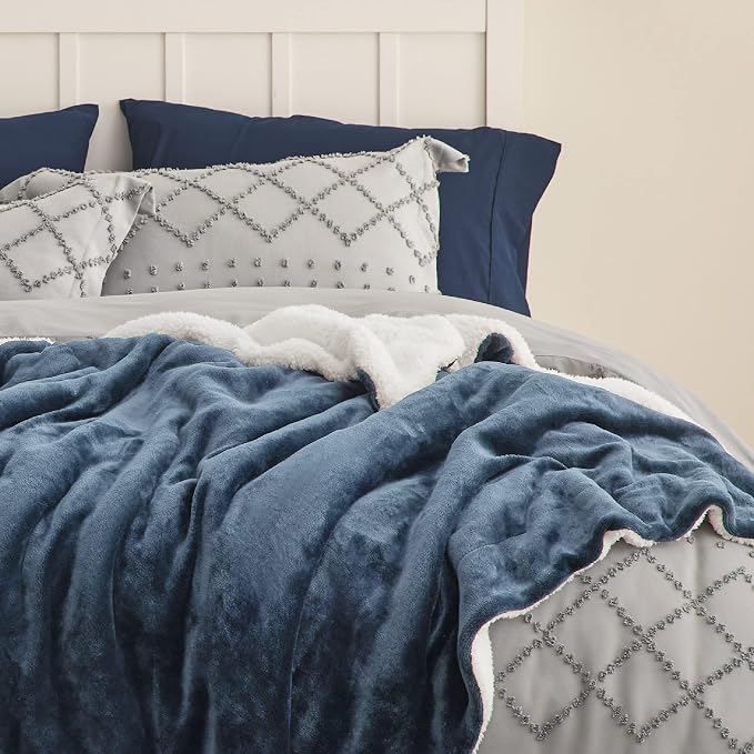Bedsure GentleSoft Sherpa Fleece Throw Blanket - Image 4