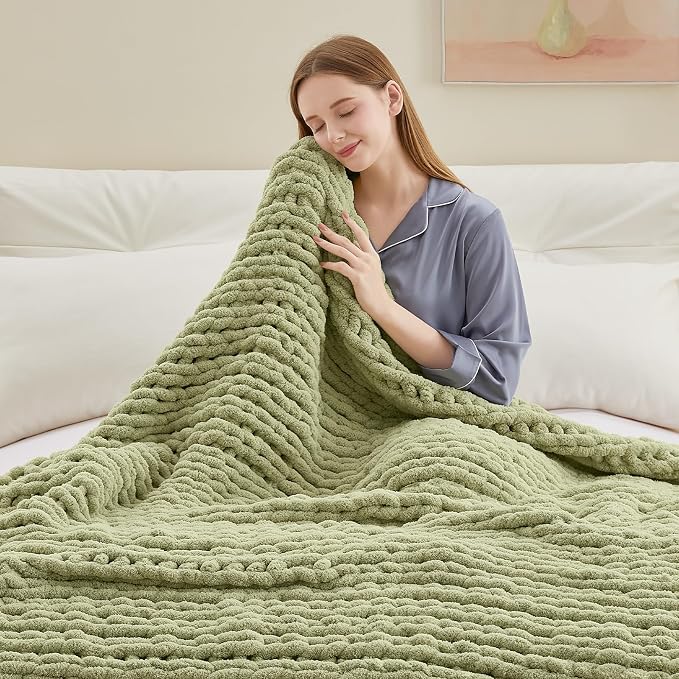 Negwoo Chunky Knit Throw Blanket, Handmade Light Green Crochet Big Thick Blanket - Image 6