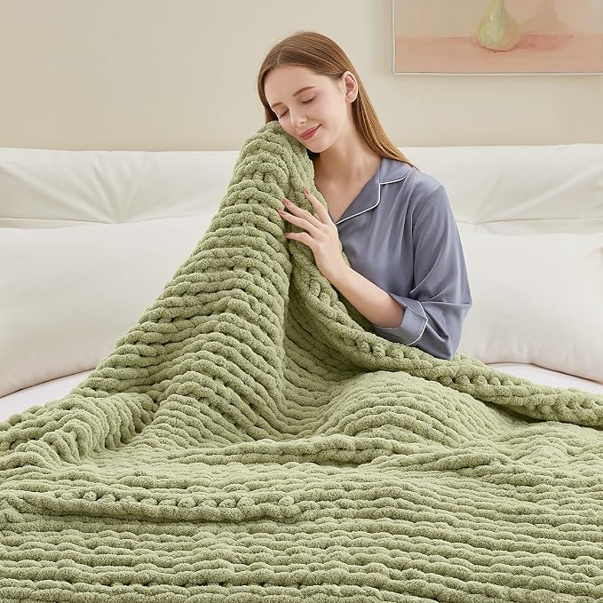 Negwoo Chunky Knit Throw Blanket, Handmade Light Green Crochet Big Thick Blanket - Image 6