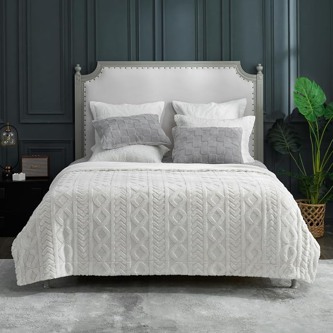Cozy Bliss Faux Fur Throw Blanket - Image 4