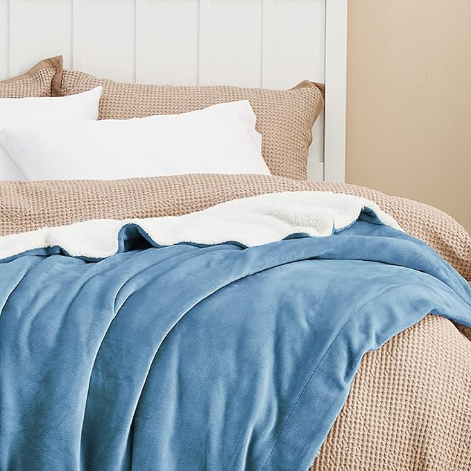 Bedsure GentleSoft Sherpa Fleece Throw Blanket - Image 4