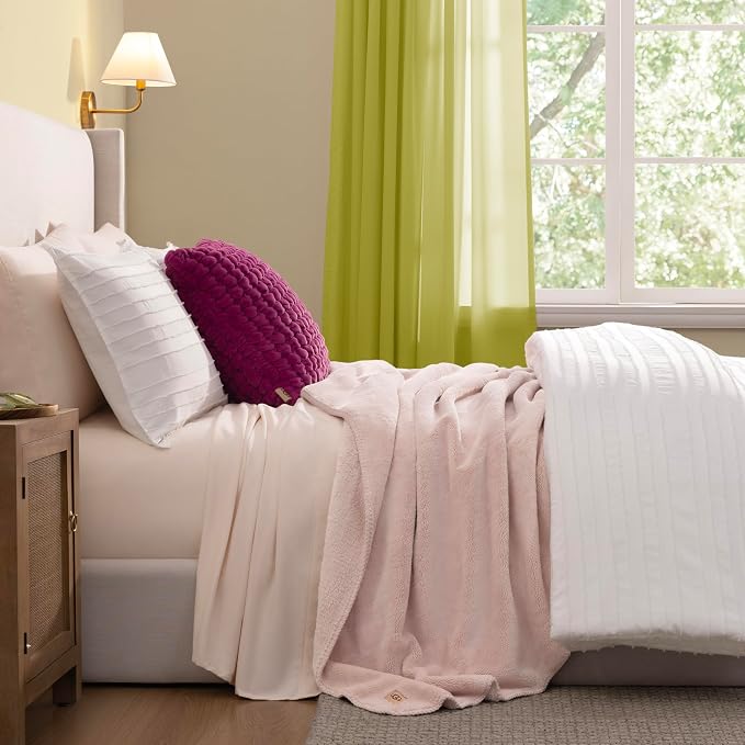 UGG Whitecap Full/Queen Blanket, Fleece Fluffy Blanket - Image 4