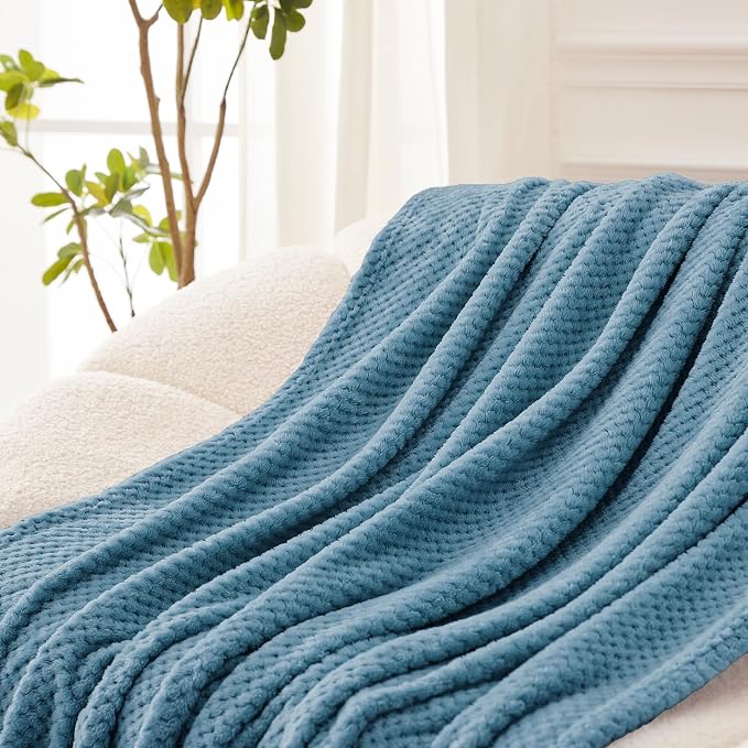 Exclusivo Mezcla Fleece Bed Blanket Twin Size, Super Soft and Warm Blankets - Image 5