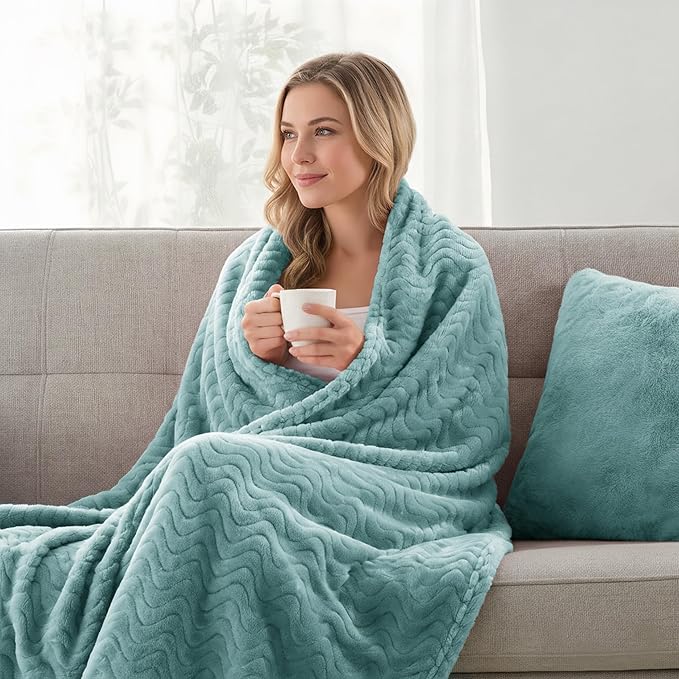 Exclusivo Mezcla Queen Blanket for Bed, Cozy Lightweight Fleece Blankets for - Image 3