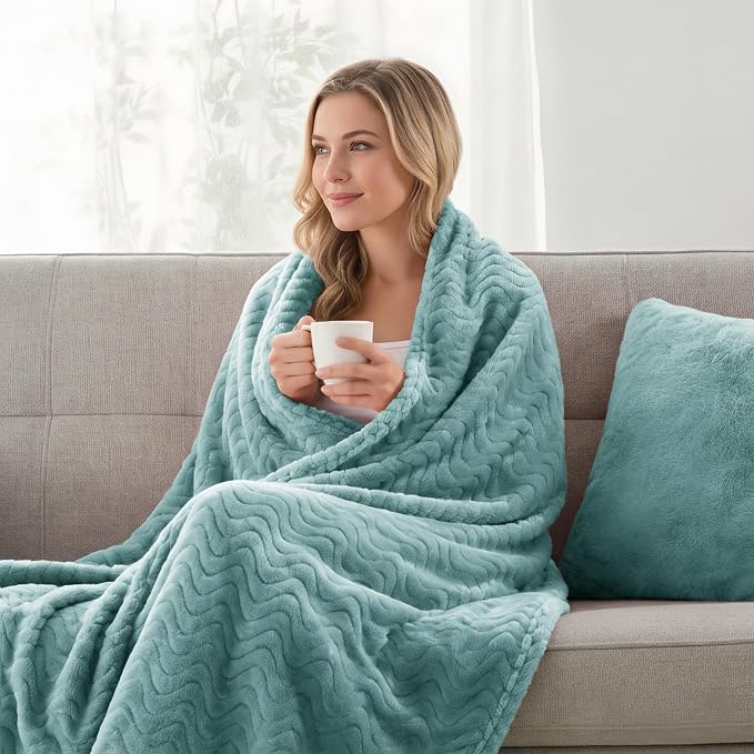 Exclusivo Mezcla King Blanket for Bed, Cozy Lightweight Fleece Blankets for All - Image 2