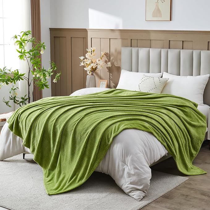 NEWCOSPLAY Super Soft Queen Blanket Green Premium Silky Flannel Fleece Leaves - Image 2