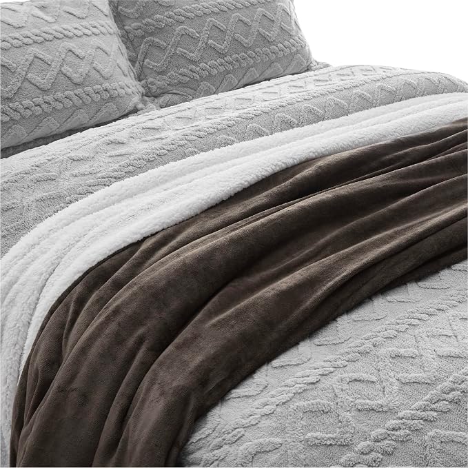 Bedsure GentleSoft Sherpa Fleece Twin Size Blanket - Image 5