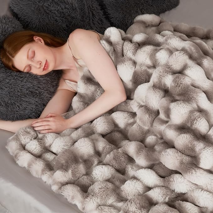Touchat Luxury 1000GSM Faux Rabbit Fur Throw Blanket, Super Heavy Warm Cozy - Image 3
