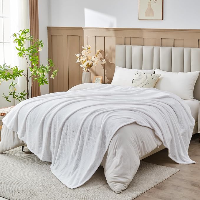 NEWCOSPLAY Super Soft King Blanket White Premium Silky Flannel Fleece Leaves - Image 2