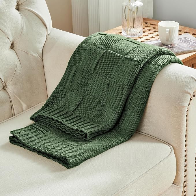 CozeCube Check Knit Throw Blanket, Christmas Green Checkered Bedroom Blanket - Image 4