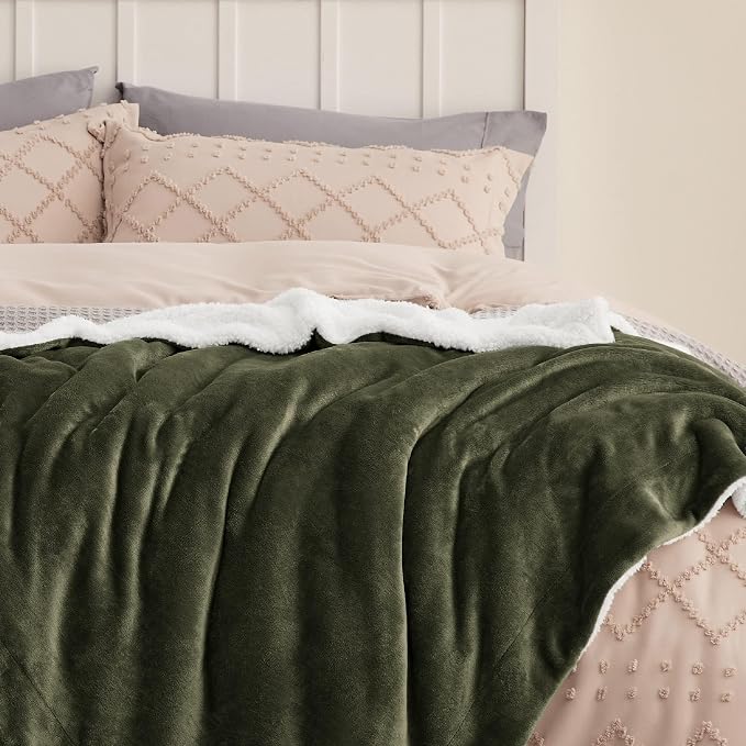 Bedsure GentleSoft Sherpa Fleece Twin Size Blanket - Image 4